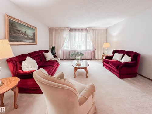 7 Graham Avenue, St. Albert, AB - Indoor Photo Showing Living Room