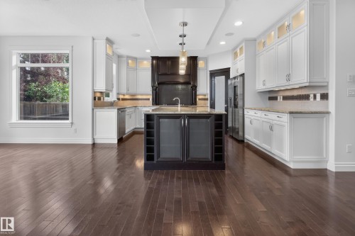 3308 Somerset Drive, Sherwood Park, AB - Indoor Photo Showing Kitchen With Upgraded Kitchen