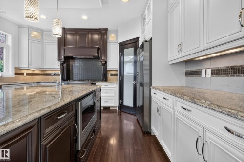 3308 Somerset Drive, Sherwood Park, AB - Indoor Photo Showing Kitchen With Upgraded Kitchen
