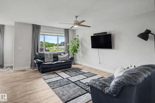 924 Morris Way, Leduc, AB - Indoor Photo Showing Living Room