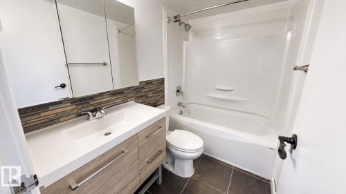 #1305 10160 116 St Nw, Edmonton, AB - Indoor Photo Showing Bathroom