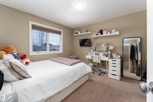 3514 Goodridge Bay Nw, Edmonton, AB - Indoor Photo Showing Bedroom