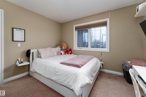3514 Goodridge Bay Nw, Edmonton, AB - Indoor Photo Showing Bedroom