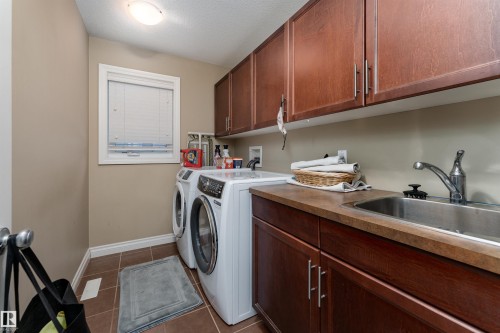 3514 Goodridge Bay Nw, Edmonton, AB - Indoor Photo Showing Laundry Room