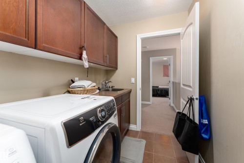 3514 Goodridge Bay Nw, Edmonton, AB - Indoor Photo Showing Laundry Room