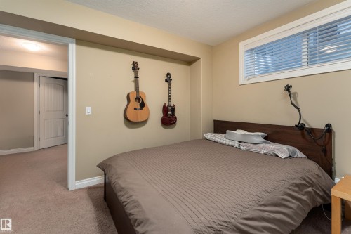 3514 Goodridge Bay Nw, Edmonton, AB - Indoor Photo Showing Bedroom