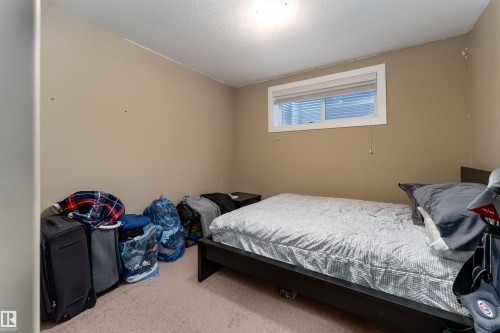 3514 Goodridge Bay Nw, Edmonton, AB - Indoor Photo Showing Bedroom