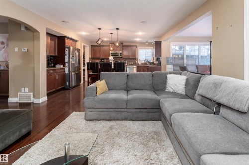 3514 Goodridge Bay Nw, Edmonton, AB - Indoor Photo Showing Living Room
