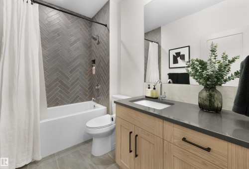 10534 139 Street Nw, Edmonton, AB - Indoor Photo Showing Bathroom