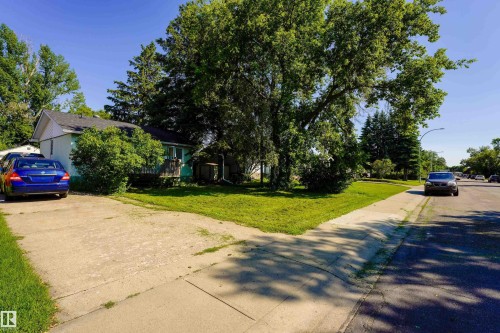 8945 150 Street Nw, Edmonton, AB - Outdoor