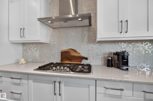 14 Sunbury Place, Sherwood Park, AB - Indoor Photo Showing Kitchen With Upgraded Kitchen