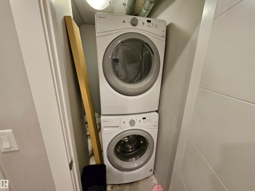 Image quality insufficient for description - 9311 66 Avenue Nw, Edmonton, AB - Indoor Photo Showing Laundry Room