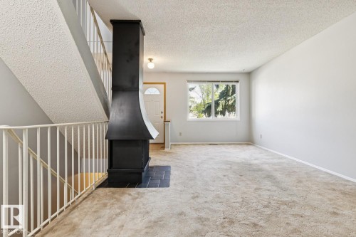 198 Tudor Lane Nw, Edmonton, AB - Indoor Photo Showing Other Room