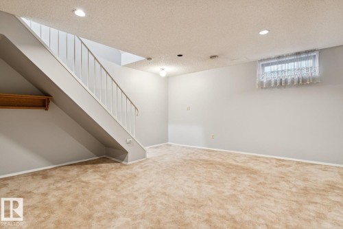 198 Tudor Lane Nw, Edmonton, AB - Indoor Photo Showing Other Room