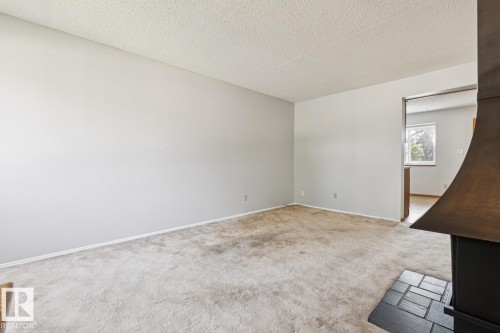198 Tudor Lane Nw, Edmonton, AB - Indoor Photo Showing Other Room