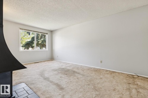 198 Tudor Lane Nw, Edmonton, AB - Indoor Photo Showing Other Room