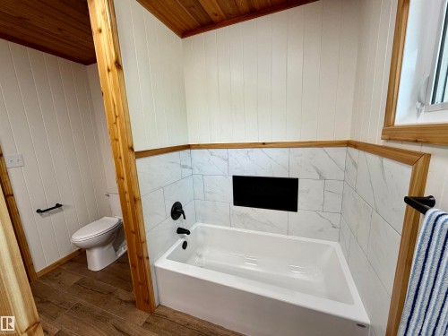 54046 Rge Road 213, Rural Strathcona County, AB - Indoor Photo Showing Bathroom