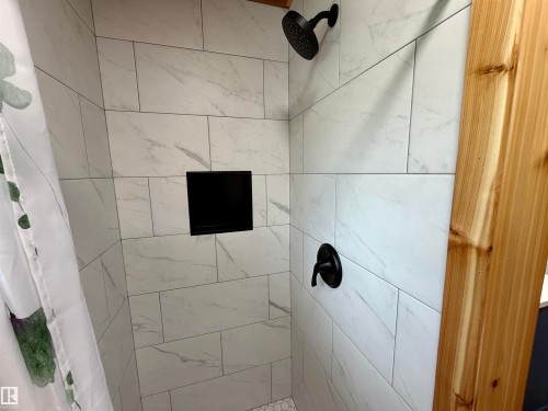54046 Rge Road 213, Rural Strathcona County, AB - Indoor Photo Showing Bathroom
