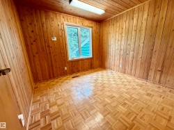 Bedroom 2 upper - 