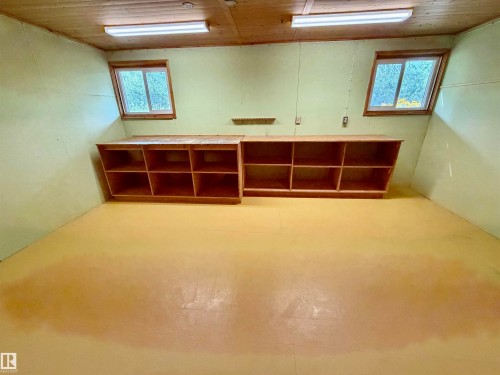 54046 Rge Road 213, Rural Strathcona County, AB - Indoor