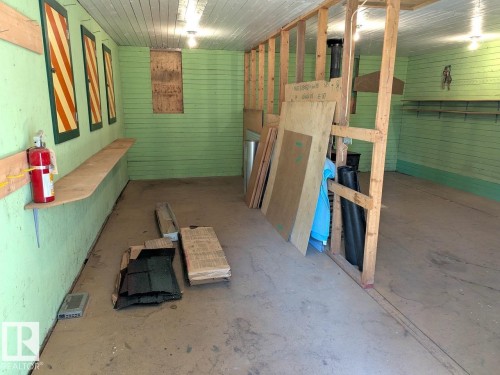 54046 Rge Road 213, Rural Strathcona County, AB - Indoor