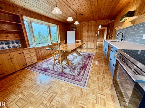 54046 Rge Road 213, Rural Strathcona County, AB - Indoor Photo Showing Kitchen