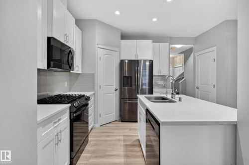 17928 62 Street Nw, Edmonton, AB - Indoor Photo Showing Kitchen With Double Sink With Upgraded Kitchen