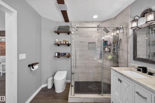 14447 107A Avenue Nw, Edmonton, AB - Indoor Photo Showing Bathroom