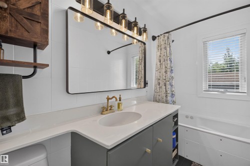 14447 107A Avenue Nw, Edmonton, AB - Indoor Photo Showing Bathroom