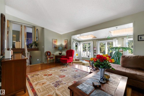 8 Garland Place, St. Albert, AB - Indoor Photo Showing Living Room
