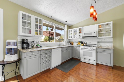 8 Garland Place, St. Albert, AB - Indoor Photo Showing Kitchen