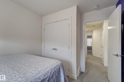Neutral wall tones with white trim details - #8 1703 16 Av Nw Nw, Edmonton, AB - Indoor Photo Showing Bedroom