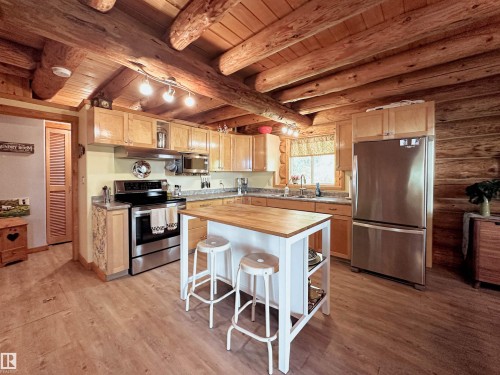 9000 1 Avenue, Rural Parkland County, AB - Indoor Photo Showing Kitchen