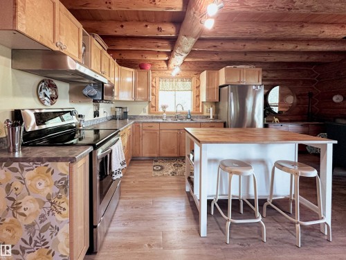 9000 1 Avenue, Rural Parkland County, AB - Indoor Photo Showing Kitchen