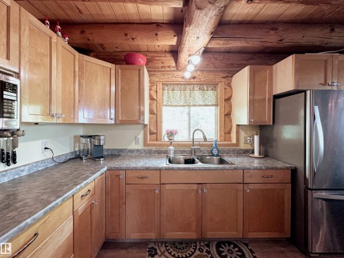 9000 1 Avenue, Rural Parkland County, AB - Indoor Photo Showing Kitchen With Double Sink