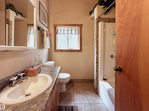 9000 1 Avenue, Rural Parkland County, AB - Indoor Photo Showing Bathroom