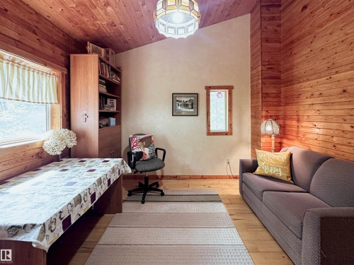 9000 1 Avenue, Rural Parkland County, AB - Indoor Photo Showing Living Room