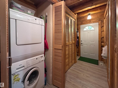9000 1 Avenue, Rural Parkland County, AB - Indoor Photo Showing Laundry Room