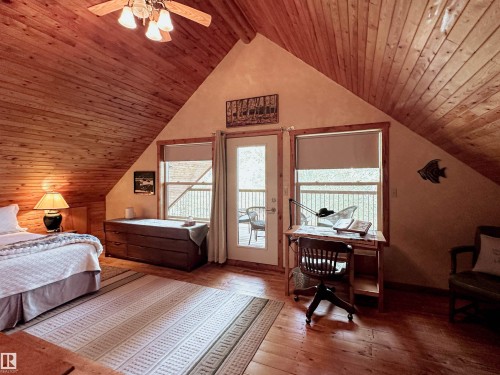 9000 1 Avenue, Rural Parkland County, AB - Indoor Photo Showing Bedroom