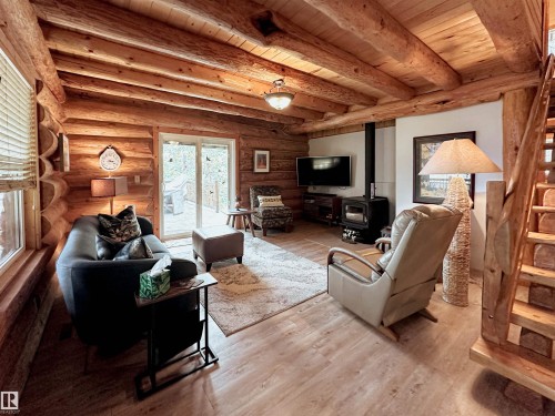 9000 1 Avenue, Rural Parkland County, AB - Indoor Photo Showing Living Room