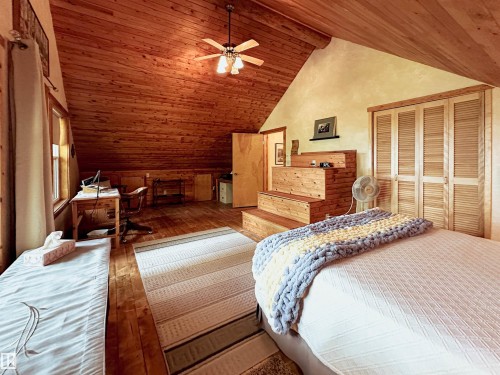 9000 1 Avenue, Rural Parkland County, AB - Indoor Photo Showing Bedroom