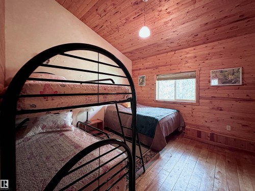 9000 1 Avenue, Rural Parkland County, AB - Indoor Photo Showing Bedroom
