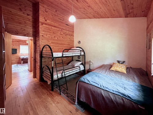 9000 1 Avenue, Rural Parkland County, AB - Indoor Photo Showing Bedroom