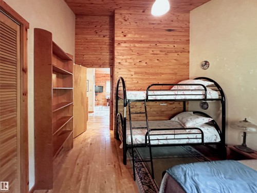 9000 1 Avenue, Rural Parkland County, AB - Indoor Photo Showing Bedroom