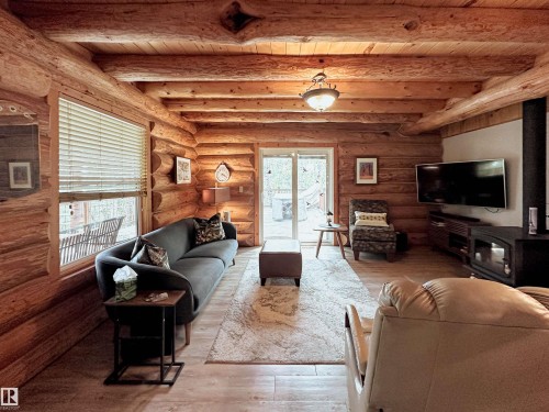 9000 1 Avenue, Rural Parkland County, AB - Indoor Photo Showing Living Room