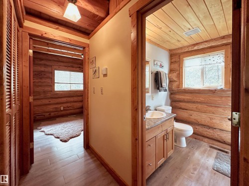 9000 1 Avenue, Rural Parkland County, AB - Indoor Photo Showing Bathroom