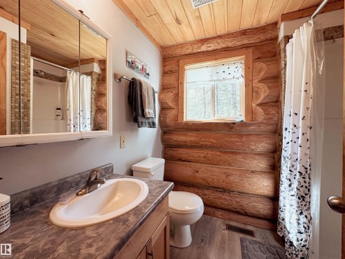 9000 1 Avenue, Rural Parkland County, AB - Indoor Photo Showing Bathroom