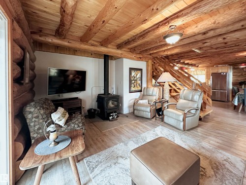 9000 1 Avenue, Rural Parkland County, AB - Indoor Photo Showing Living Room