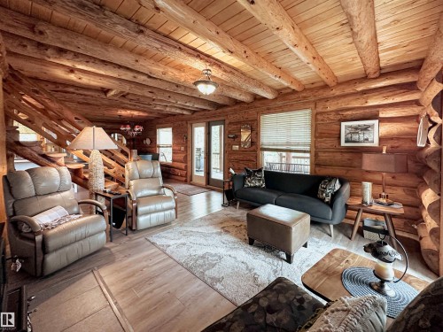 9000 1 Avenue, Rural Parkland County, AB - Indoor Photo Showing Living Room