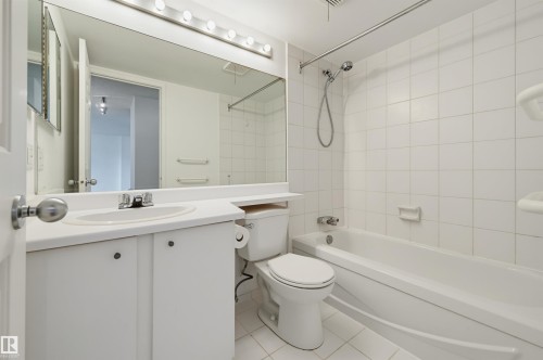 #502 10545 Saskatchewan Dr Nw, Edmonton, AB - Indoor Photo Showing Bathroom